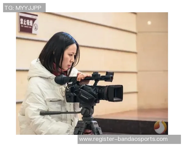 实时新闻攀岩人生的高峰与低谷陈芳分享她的攀岩旅程与心路历程