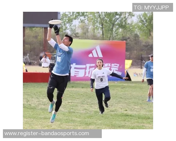 实时新闻南京飞盘队与武汉飞盘队赛后分析灵活性表现及战术调整探讨